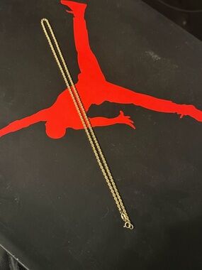 9 carat UK gold rope chain 18 1/2 inches